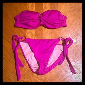 Victoria’s Secret fuchsia M bikini